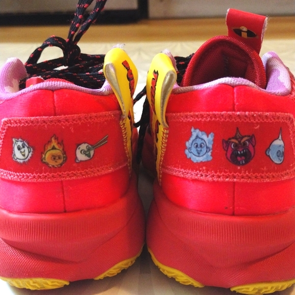 Adidas bounce Incredibles collaboration sneaker - Picture 5 of 10